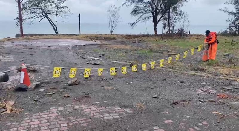 颱風天兔逼近台東 海巡透過村里長廣播勿靠近海邊