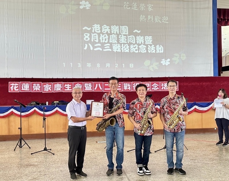 返校重拾熱情 退役少將張志範化身音樂志工