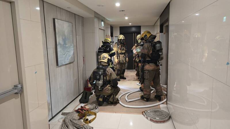 台南市中西區某大樓火警疏散30人 無人傷亡