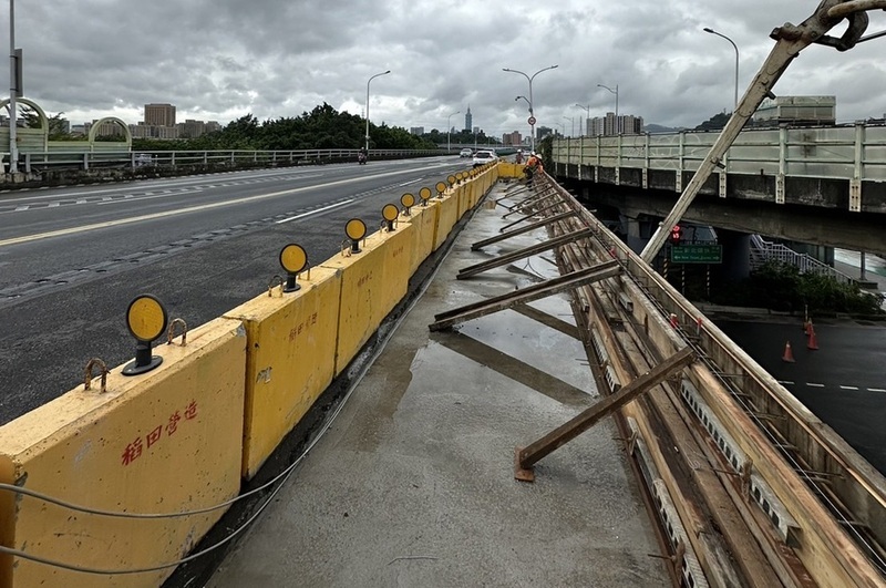 福和橋新北端預力梁更換完成 12/3橋面復舊通行