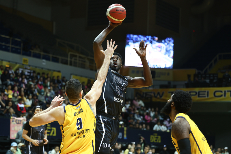 TPBL戰神新洋將開箱成功 合轟43分擊退特攻