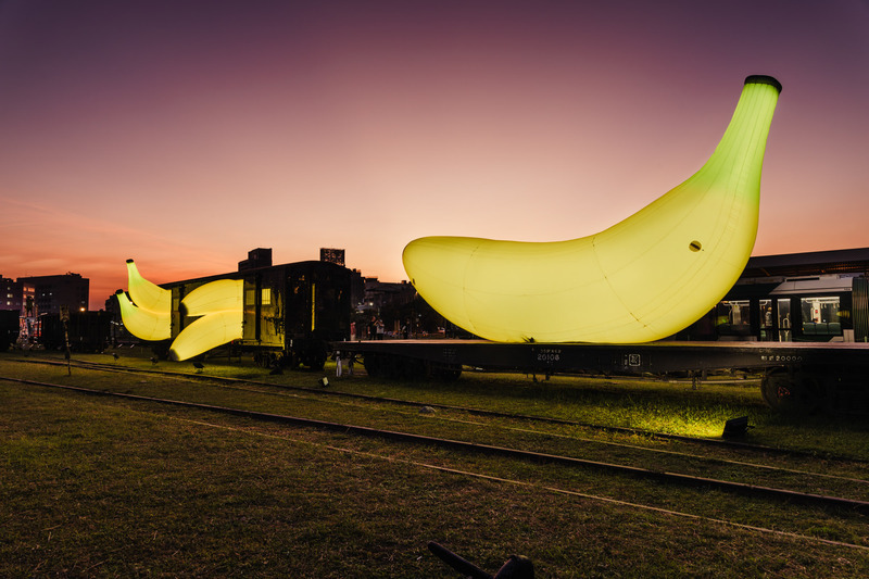 哈瑪星出現巨大香蕉成亮點 週末推廣農特產品