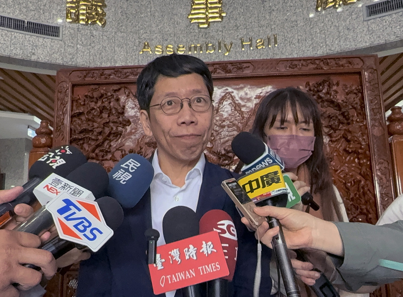 涉詐助理費交保後首進議會 黃紹庭:心情不受影響