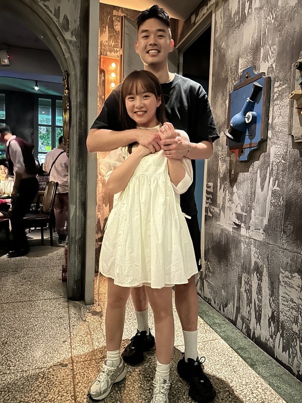 王齊麟邁向下個階段 6位數鑽戒求婚女友陳詩媛成功