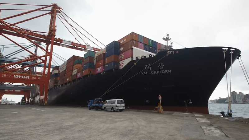 營明輪前尖艙進水擱淺基隆港堤口 拖船助脫困