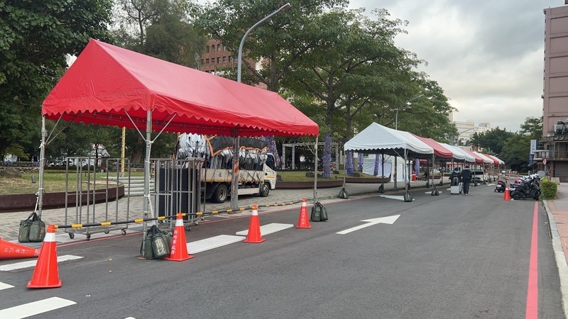 新竹護城河耶誕市集交管惹民怨 市府允滾動調整