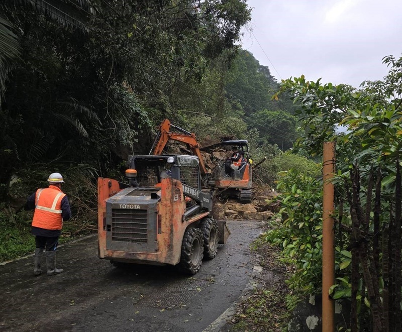 新店區山坡地坍方平廣路一段封閉 估3到4天搶通