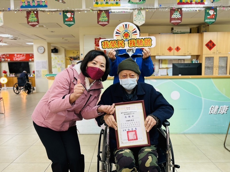 新竹榮家住民捐8組充氣床墊 久臥長者感受溫情