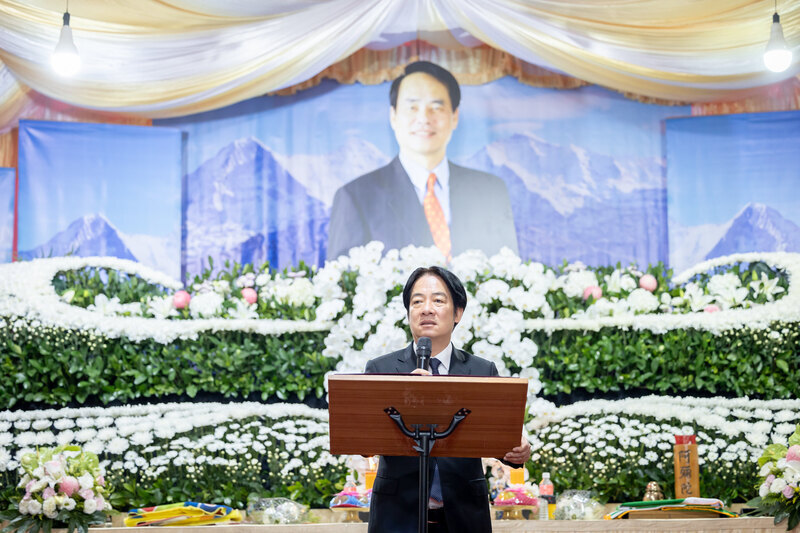 賴總統親頒褒揚令 表彰彭添富對民主貢獻