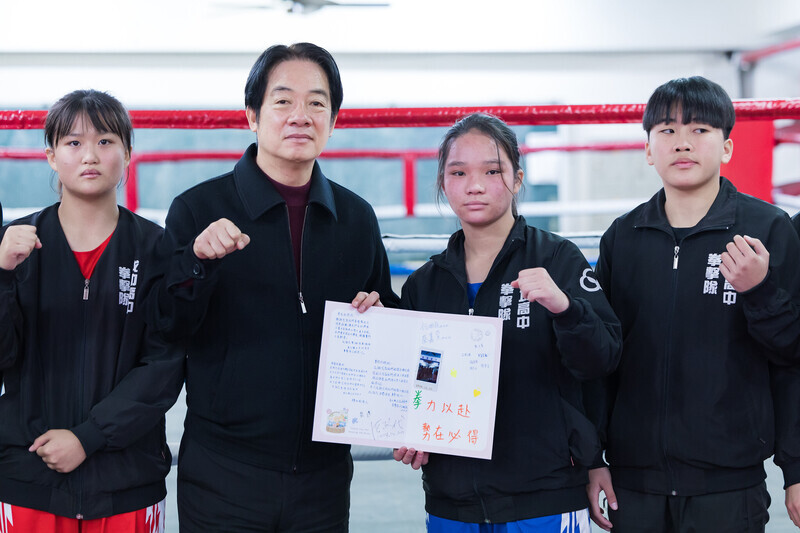 賴總統訪視教育獎得主 勉勵向奧運金牌林郁婷看齊