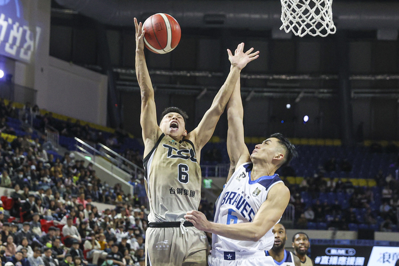 PLG獵鷹首度3連勝 超車勇士躍居第2