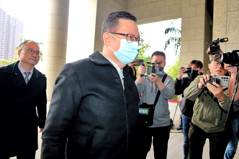 鄭文燦涉貪案再度出庭 抵桃園地院不發一語