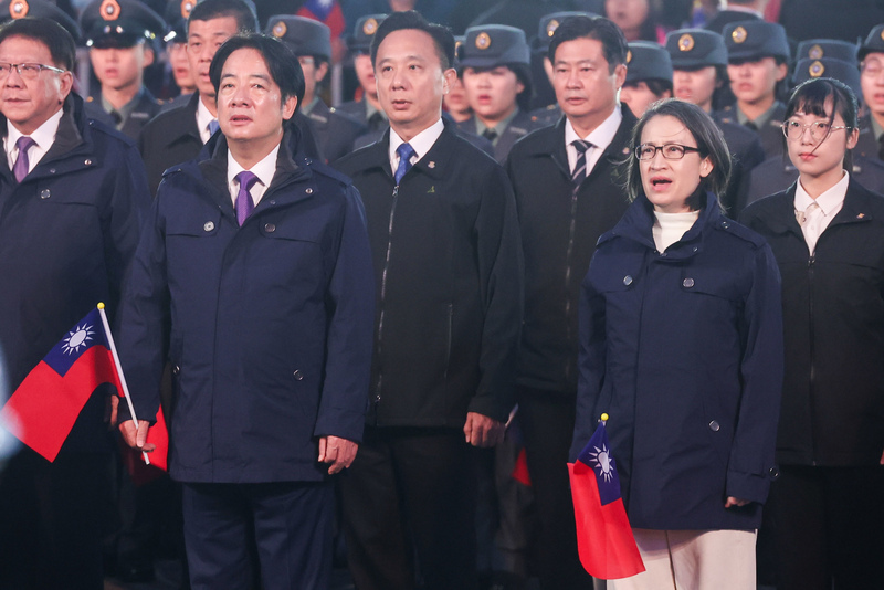 元旦升旗傳遞MIT精神 賴總統與民眾齊唱國歌迎新年