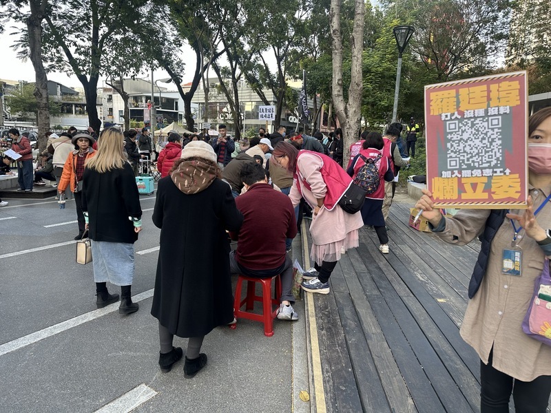 中市罷免藍委行動民眾熱絡 高呼為後代子孫站出來