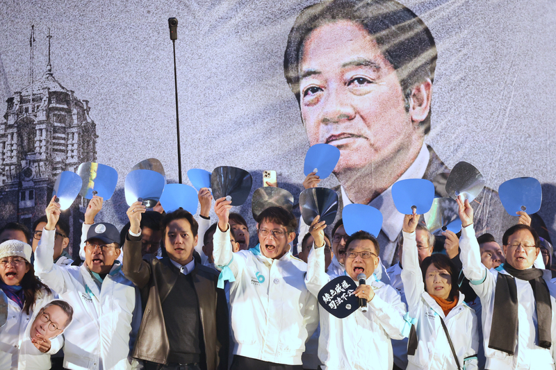 群眾齊聚聲援柯文哲 黃國昌：向賴清德宣戰時刻