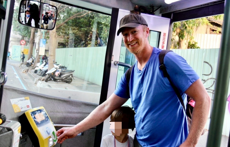 擁永久居留者同享台中公車優惠 外國人讚人情味濃
