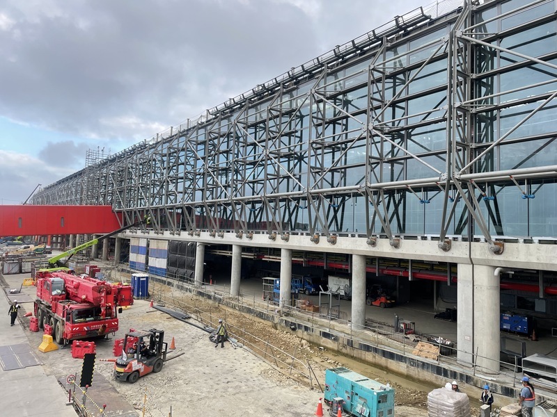 桃機第3航廈北廊廳年中啟用 雙向電動步道更貼心