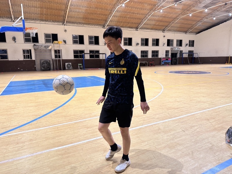 牛煦庭熱愛足球 腳上功夫有一套