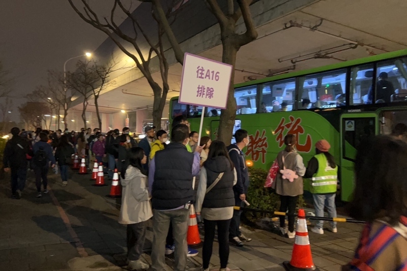 台灣燈會首週六民怨交通癱瘓 機捷週日提前加開