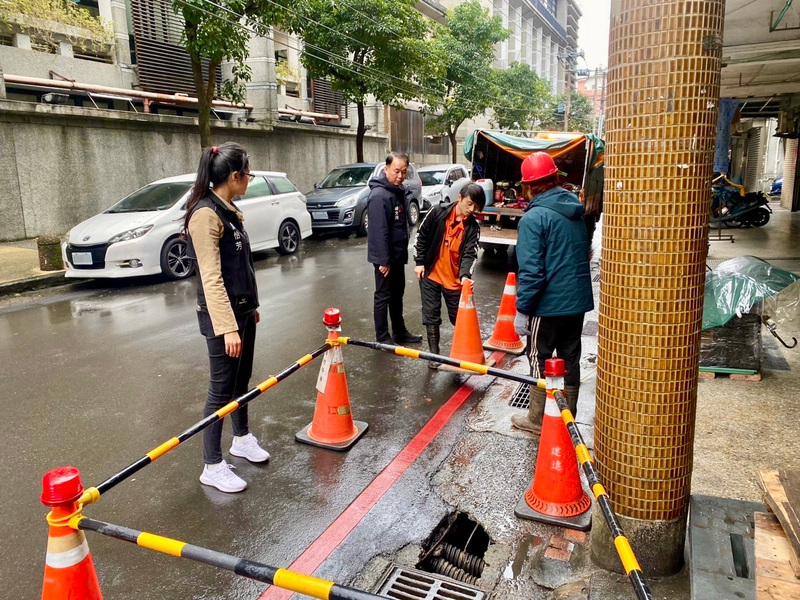 七堵國小旁水溝破損 議員憂學童踩空受傷