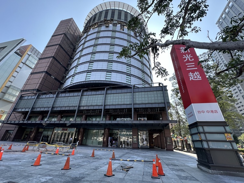 台中新光三越氣爆 消防：一瞬間完全燃燒未見火光