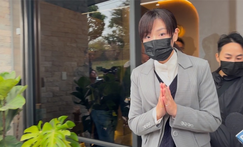 柯文哲父親辭世 高虹安到場不發一語