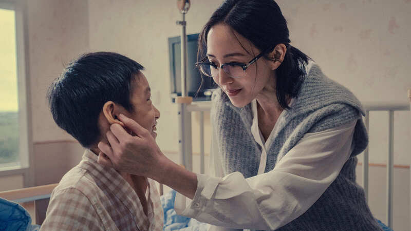 張鈞甯「化外之醫」飾腦麻兒母 展現母愛力量