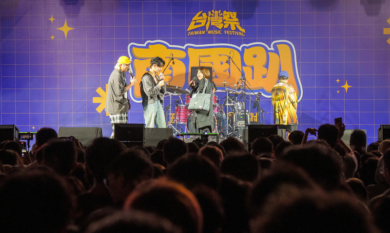 台灣祭行前派對南國趴 周春米送高爾宣育兒包