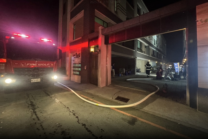 台南麻豆透天民宅火警 疑電風扇起火3人送醫