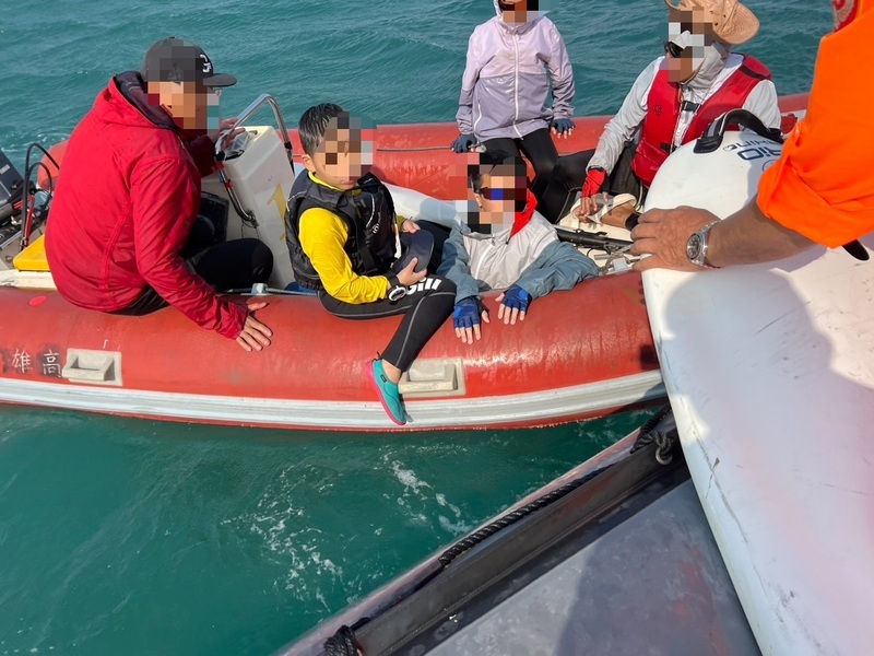 安平帆船賽遇海象轉趨惡劣 台南海巡隊救回13人