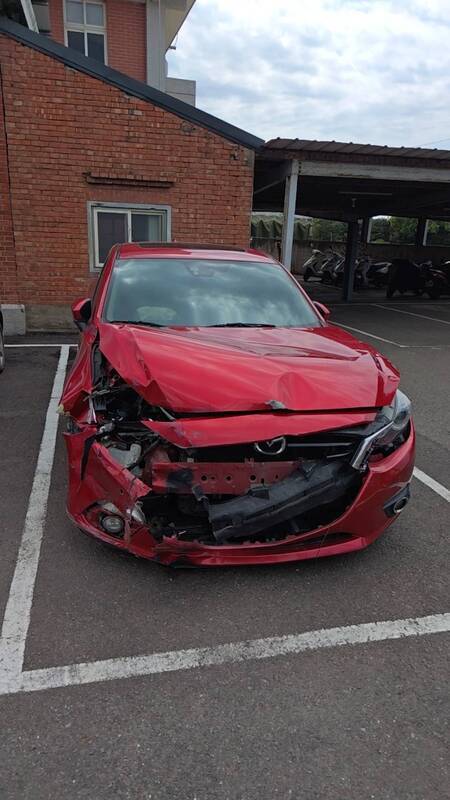 車輛撞毀雲林炸雞攤留車牌 警將開罰吊照