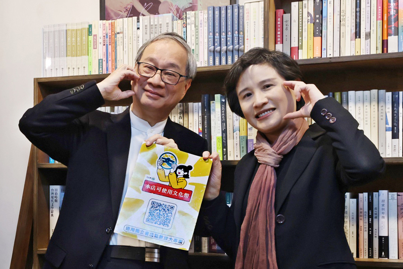 鄭麗君愛讀書 拍片鼓勵青年領用文化幣多閱讀