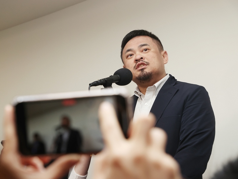 逾80歲聘外籍看護免評 洪申翰：擬雙軌措施降衝擊