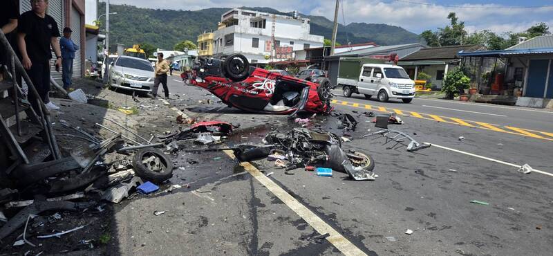 台東賽車拖鞋卡油門暴衝撞4車 2人受輕傷