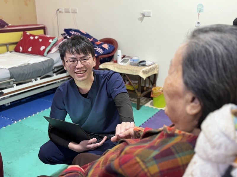 走出白色巨塔走進病人家 小鎮醫師為長者辛勞