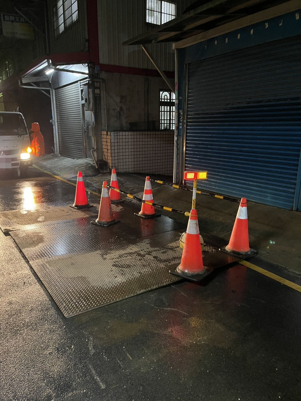 竹市南大路水管破掏空卡住垃圾車 拚25日復通行