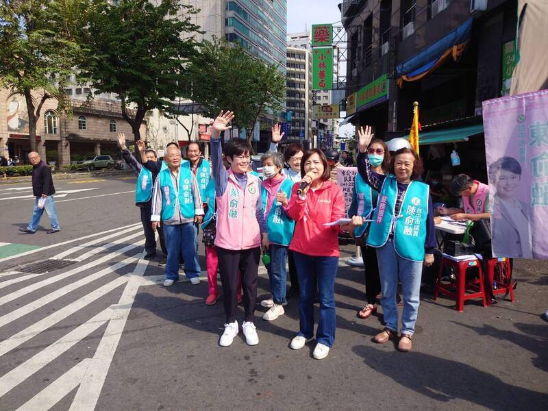 中市綠營議員聲援罷免團體 街頭宣講衝二階連署