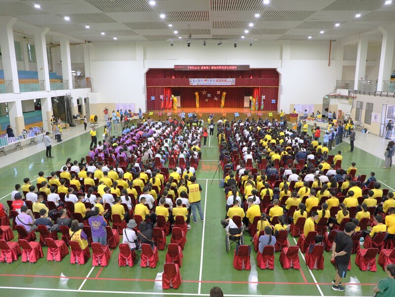 救國團捐運動鞋 嘉縣義竹鄉國中小學童每人1雙