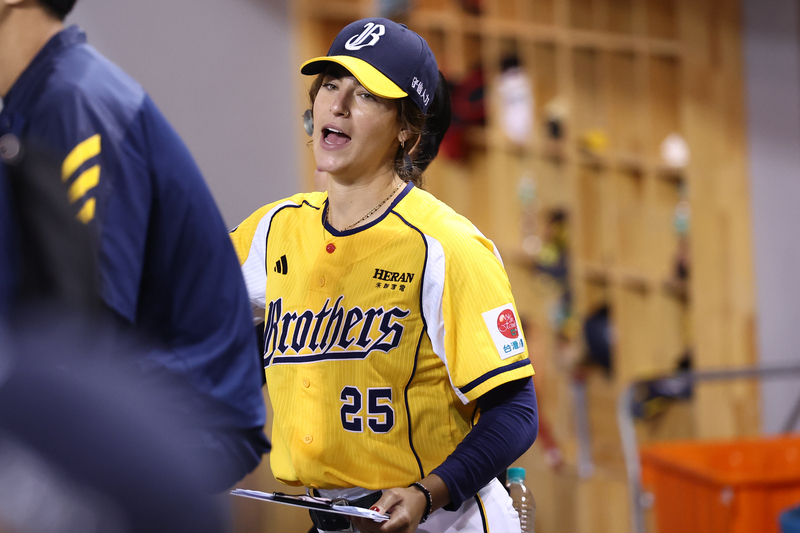 中信兄弟女性打擊教練莎菈受關注 盼藉此開啟想像