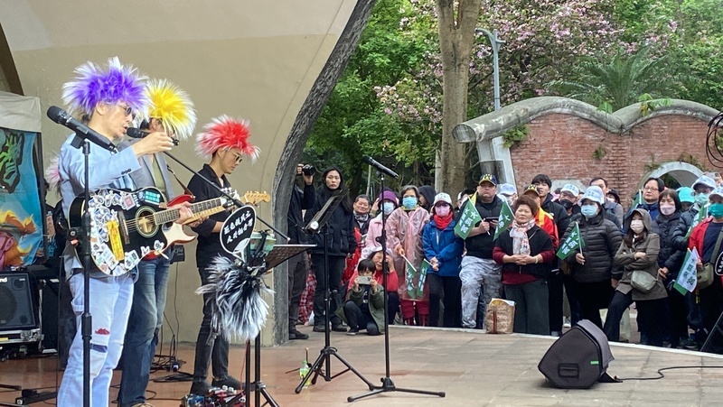 新北罷團辦反共音樂會 串連擺攤衝2階連署收件數