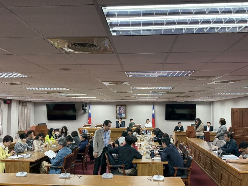 周萬來進行國會擴建報告 民進黨團搶先進入會議室