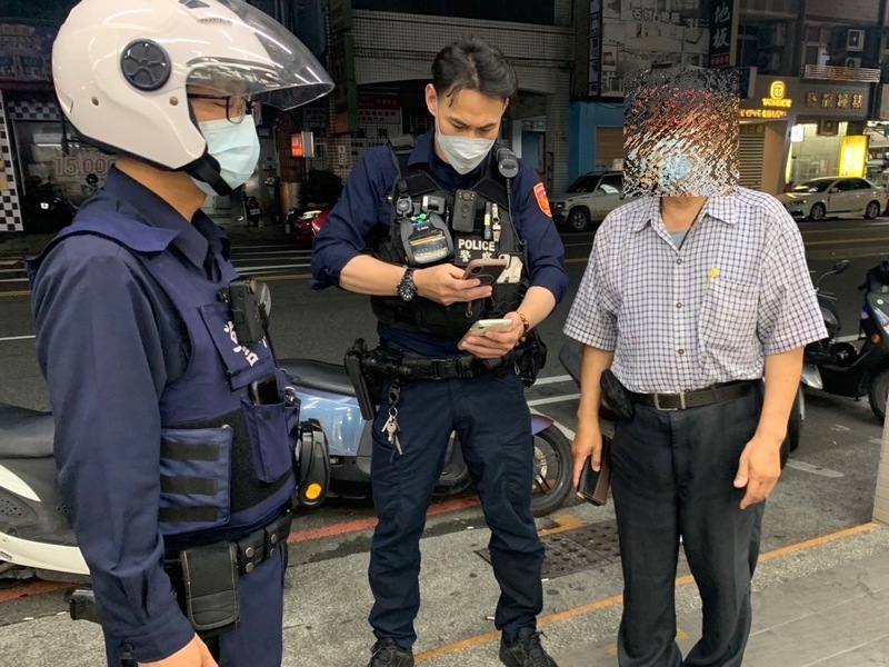 誤信網路女子援交 台南男子超商險購點數卡失金