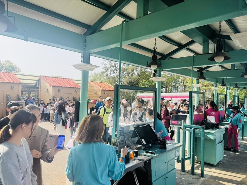 免費入園未成年閉園滯留 六福村今調度接駁巴士