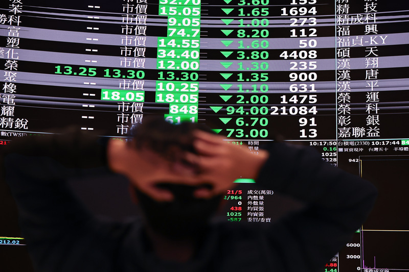 綠：藍白亂砍預算瞎扯關稅救命金 兩面手法扯後腿