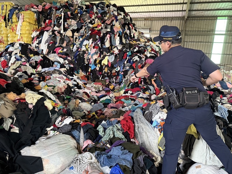 高雄女作業員遭倒塌「舊衣山」重壓 救出無生命跡象