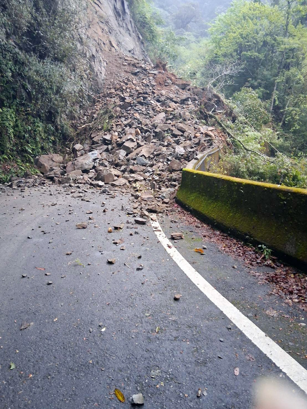 大雪山國家森林遊樂區 林道土石崩塌休園