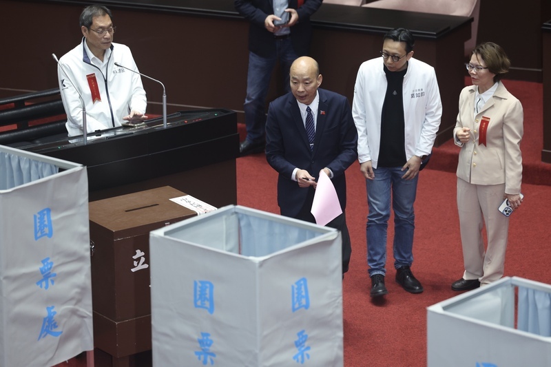 警察人員人事條例覆議案表決 立委開始投票