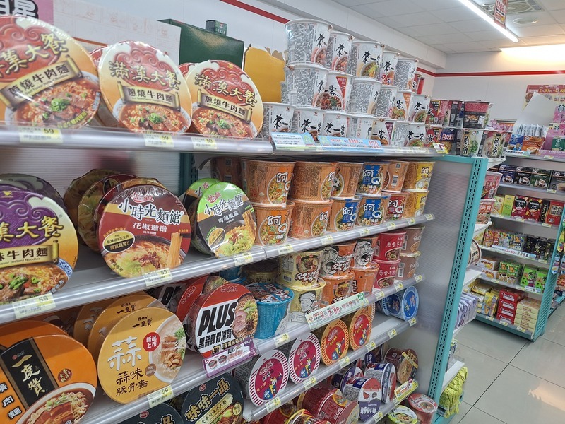 餐廳食品廠跨界推杯麵搶商機 泡麵市場進入戰國時期