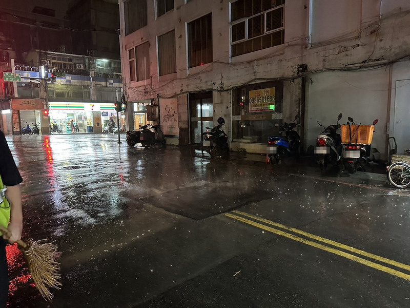 北市士林區路面坑洞回填恢復通車 肇因待觀察