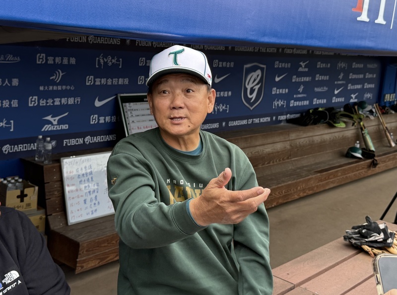 洪一中執教兩千場感謝兩貴人 若能重來不想當總教練